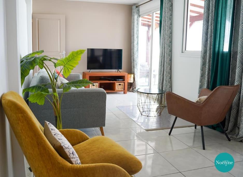 Villa Noelyne Le Robert Luaran gambar